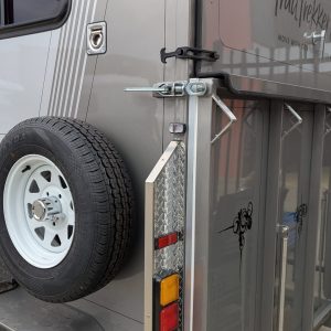 2HSL-3260 horse float